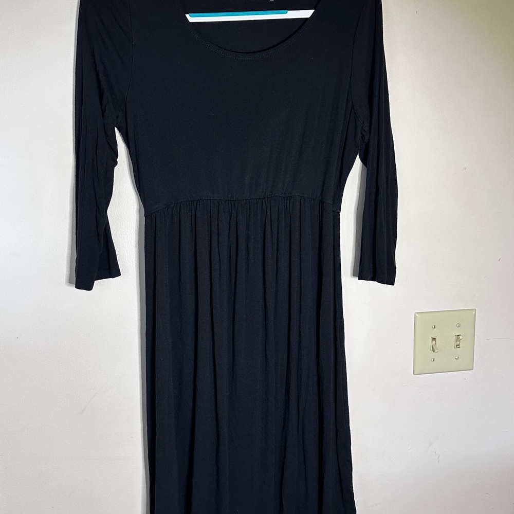 Chris & Carol Black Scoop-Neck Long Sleeve Midi Dress